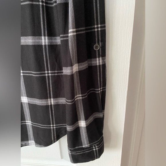 Women’s Ardene Black and White Button Down - Picture 6 of 6